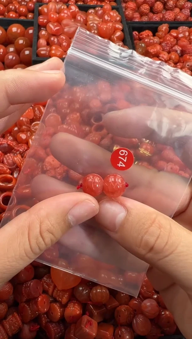 南红玛瑙未镶嵌颈饰1