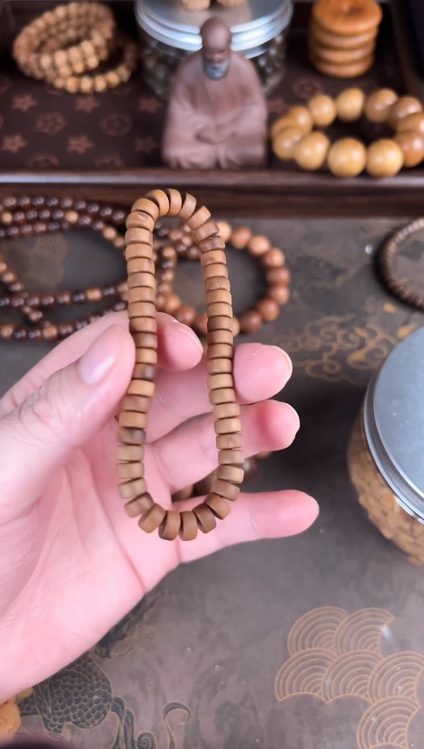 檀香木 迈索尔正区老山檀药片珠瑕疵