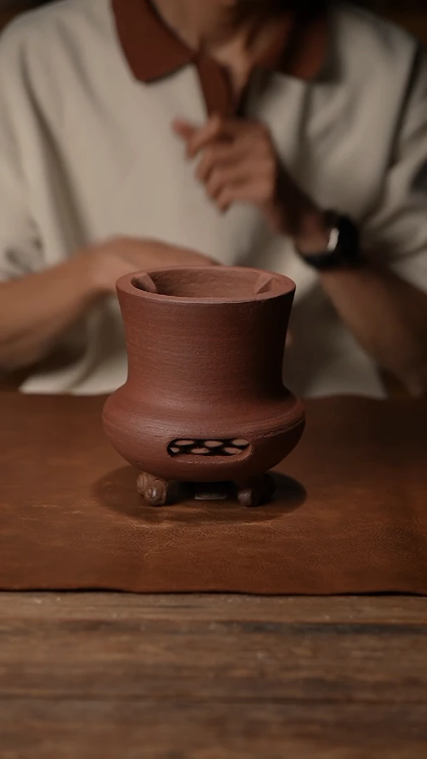 032三足鼎复古炭炉