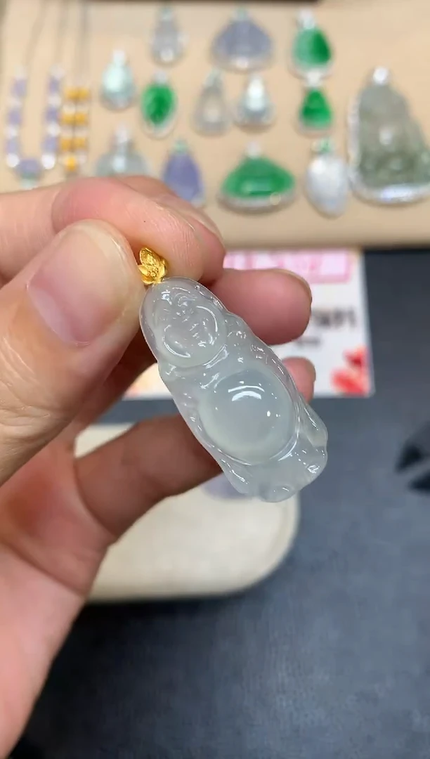 颈饰18K金镶嵌翡翠站佛【无服务费【48小时鉴赏期】