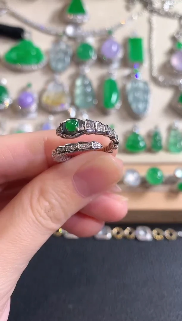 18K金镶嵌戒指翡翠冬日珠宝W47