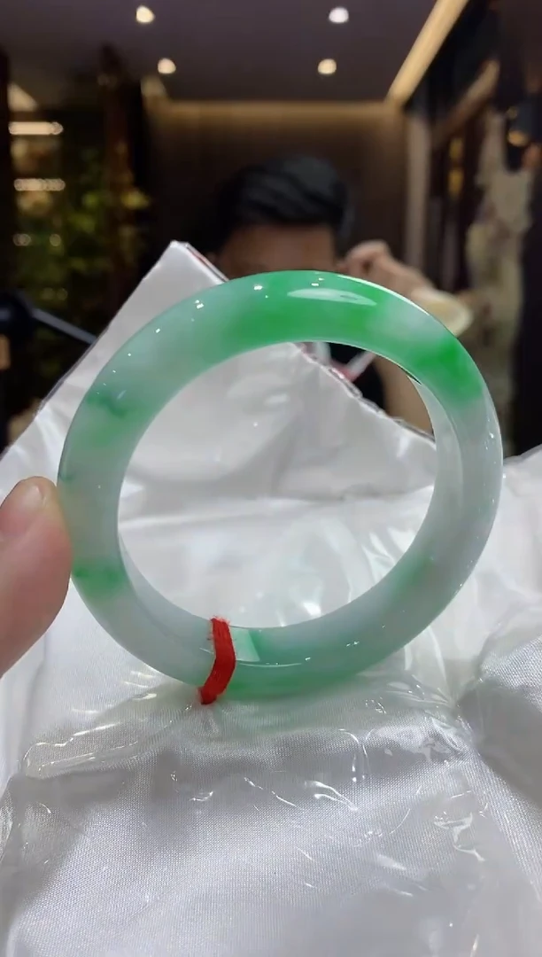 【闪购商品】翡翠手镯未镶嵌12号 圈口60