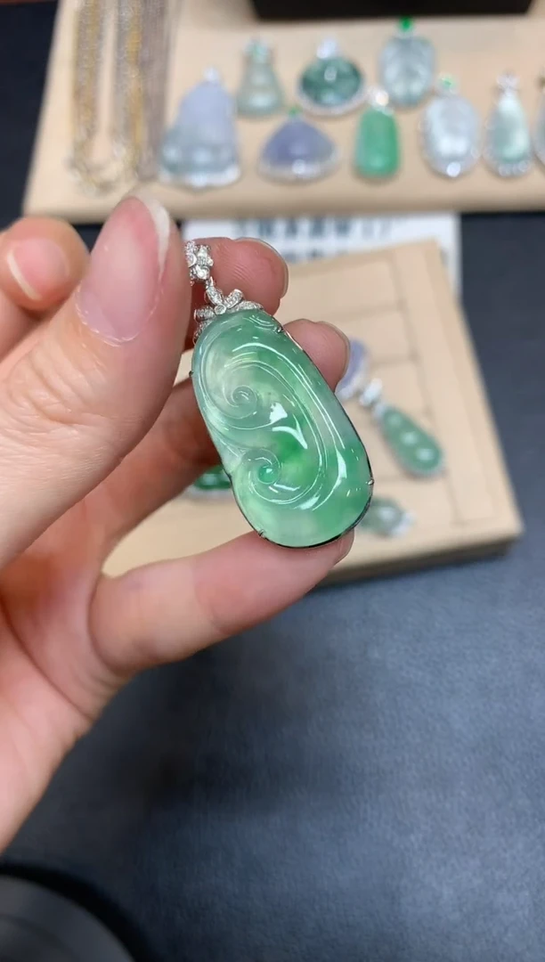 【闪购商品】翡翠颈饰18K金镶嵌如意【无服务费