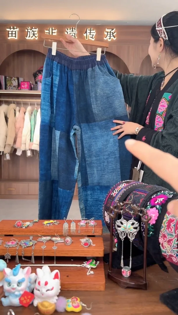 【闪购商品】织绣扶光苗绣传承L26