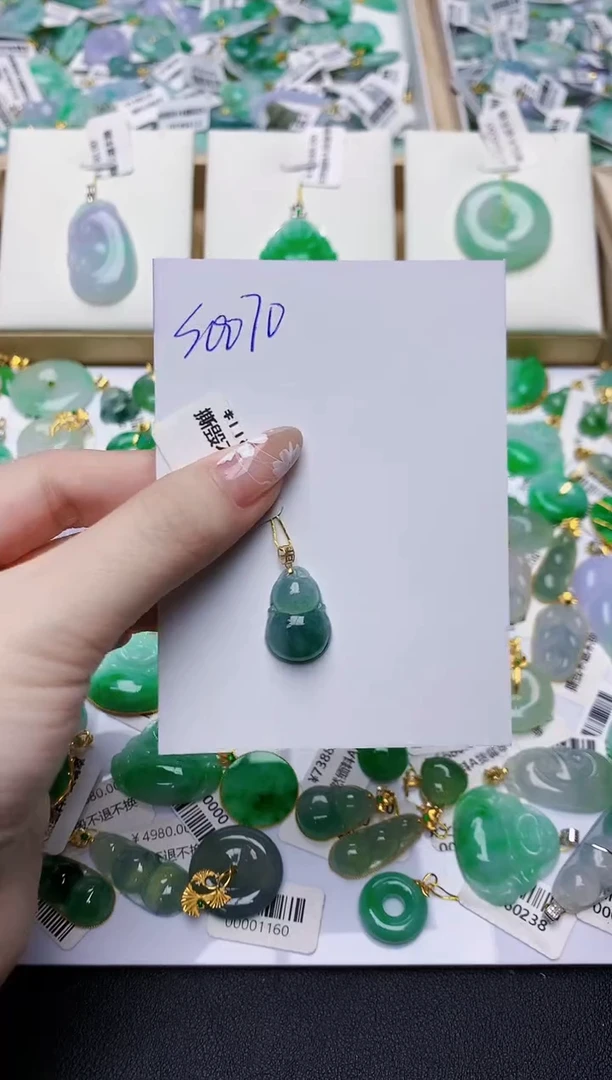 翡翠18K金镶嵌颈饰0000000000