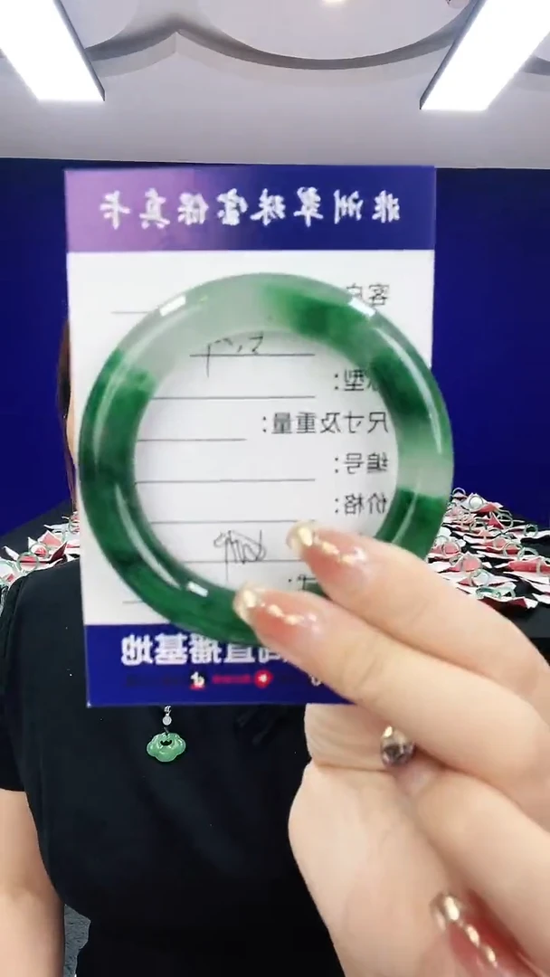 石英质玉（非洲翠）手镯未镶嵌1