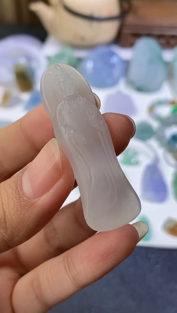 未镶嵌定制翡翠站姿观音吊坠