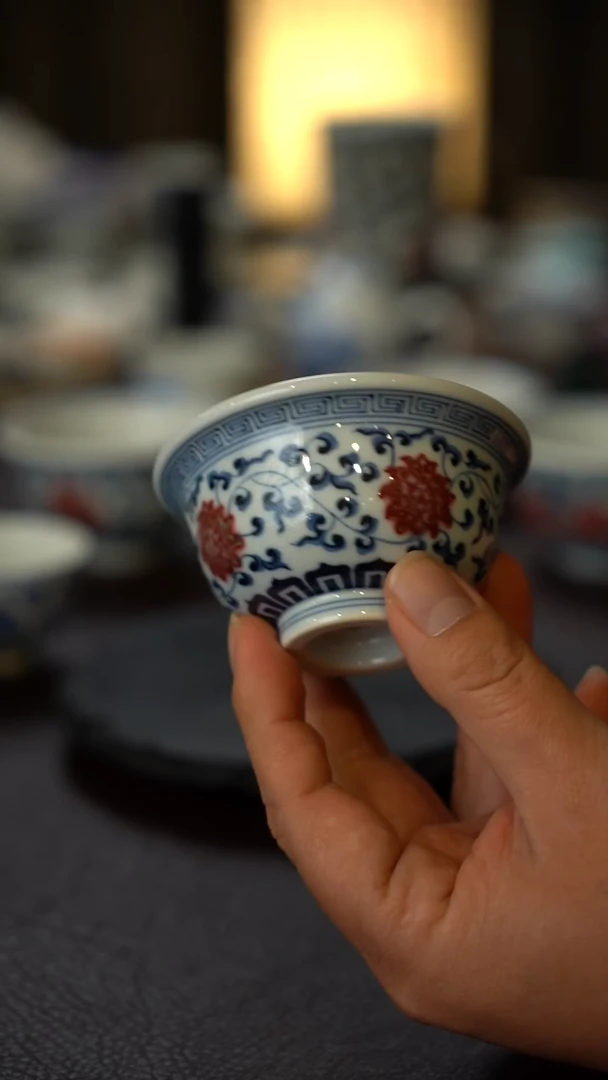 （小）全手工手绘原矿青花釉里红缠枝莲压手杯