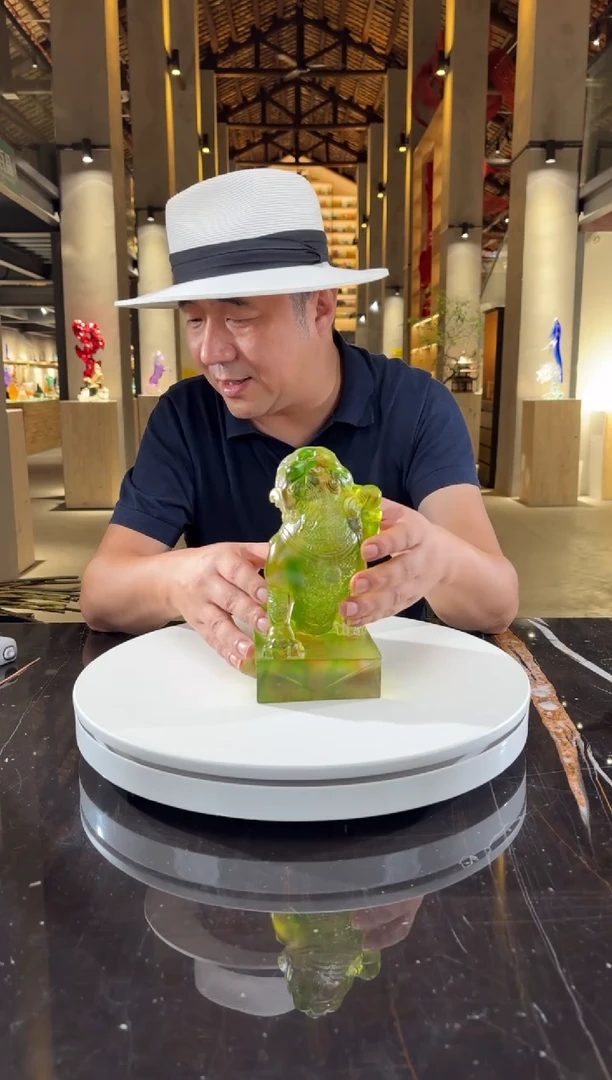 摆件青草绿绣球貔貅摆件