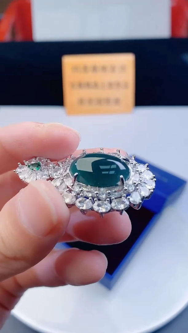 颈饰未镶嵌翡翠