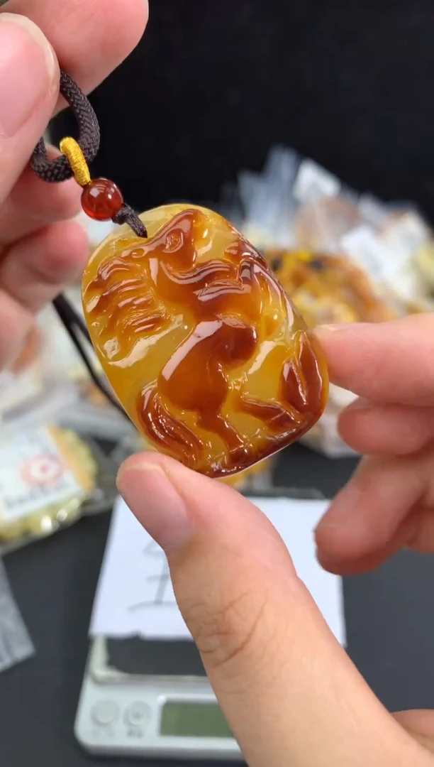 蜜蜡未镶嵌珠宝奇石54