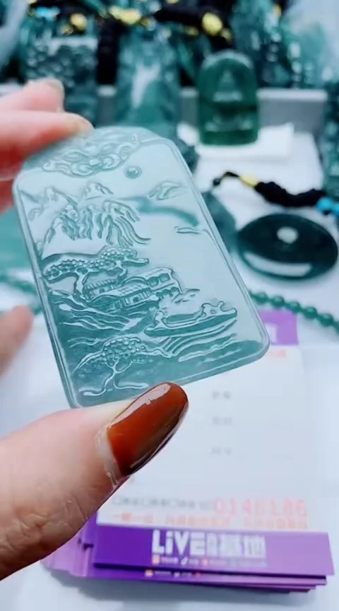 颈饰未镶嵌翡翠