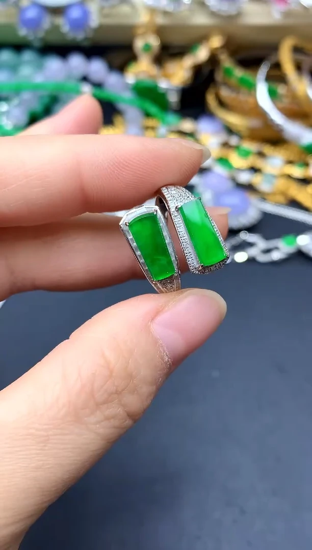 18K金镶嵌戒指翡翠193 -中国好珍宝