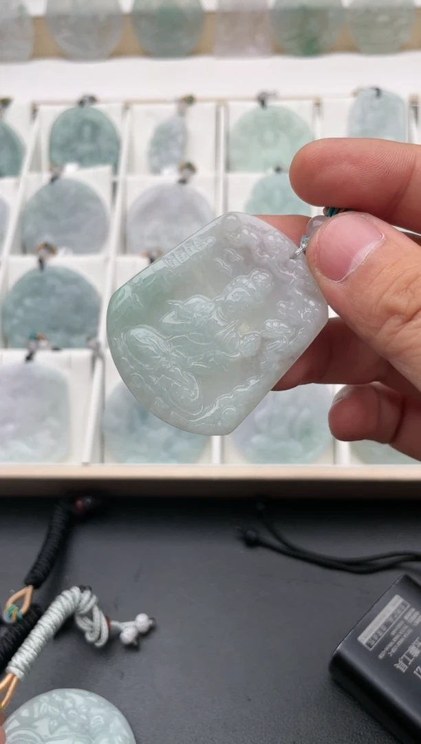 翡翠未镶嵌颈饰..../5/11/  295