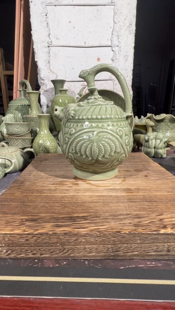 微瑕耀州窑倒流壶