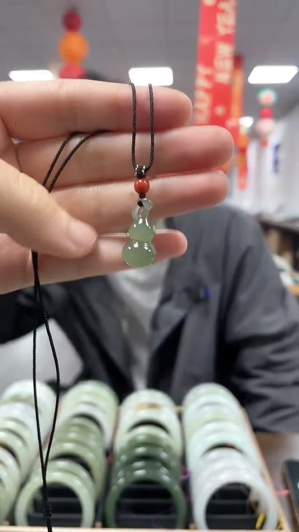 【闪购商品】和田玉颈饰未镶嵌葫芦吊坠一件