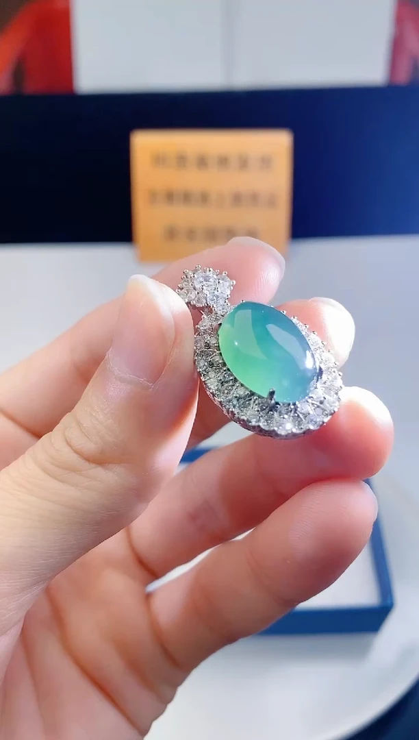 颈饰未镶嵌翡翠