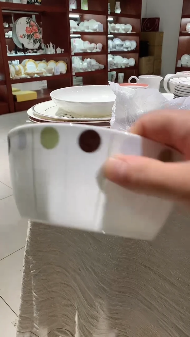 陶瓷隆达骨质瓷6碗两只
