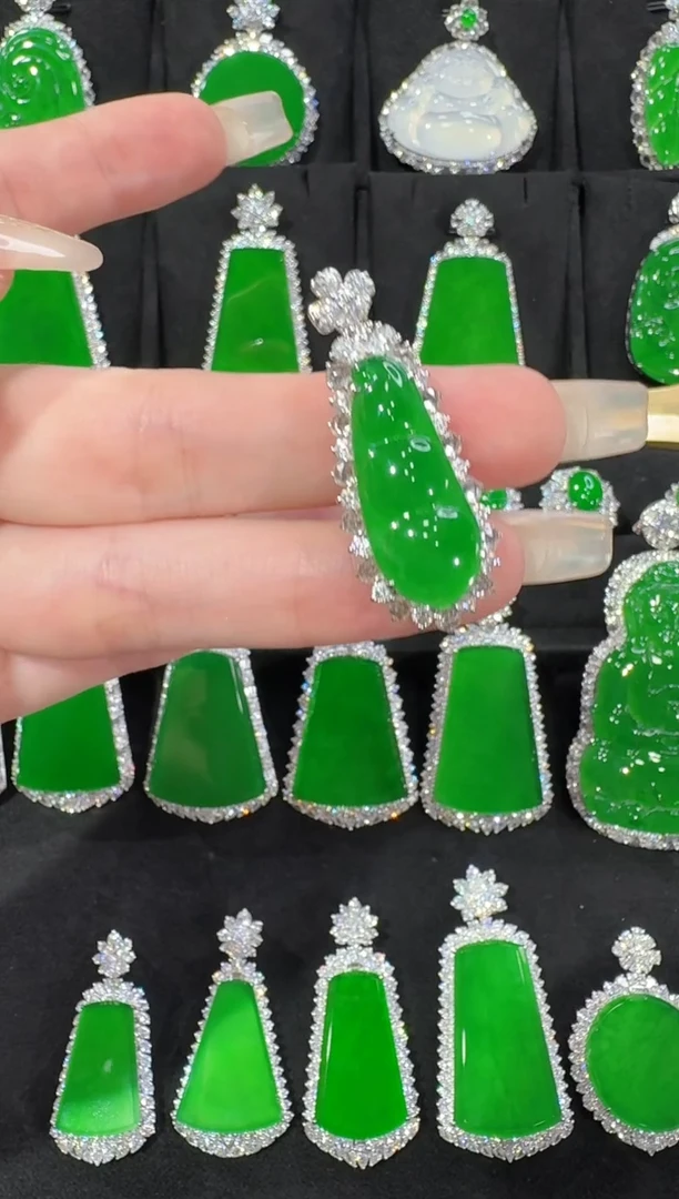 颈饰18K金镶嵌翡翠豆子天然A货翡翠72h鉴赏期