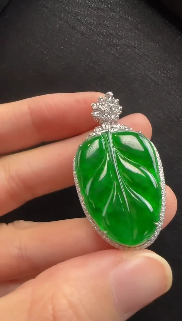颈饰18K金镶嵌翡翠616叶子一个