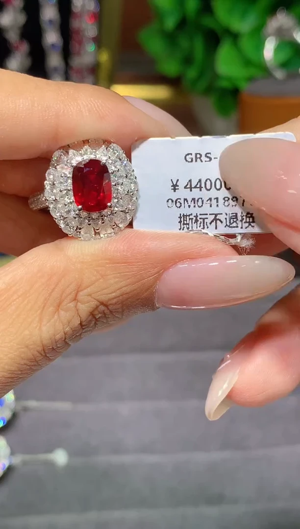 18K金镶嵌戒指红宝石2.01CT