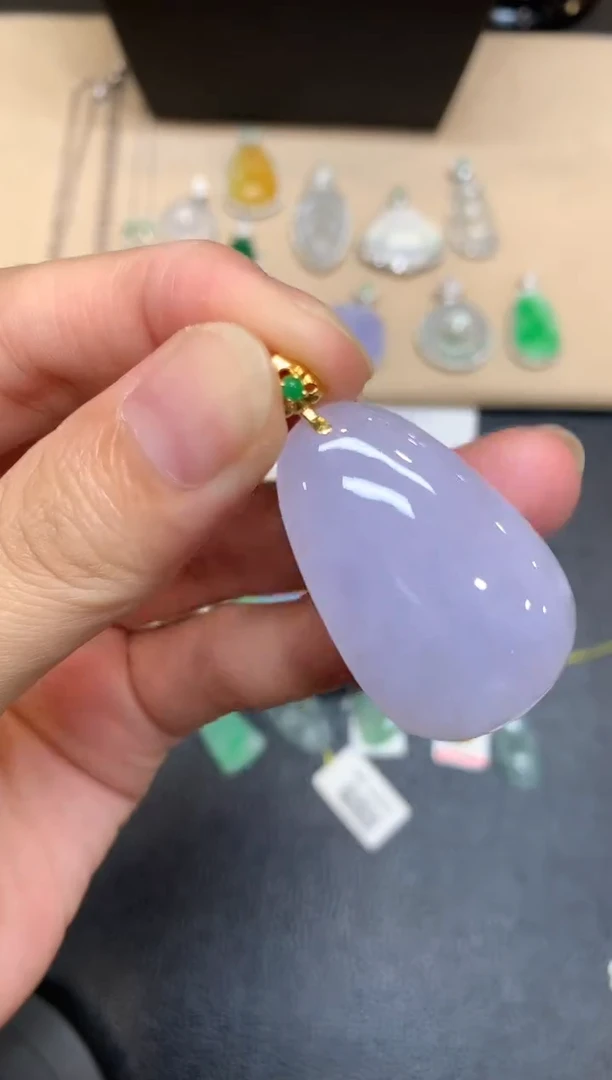 颈饰18K金镶嵌翡翠福瓜【无服务费