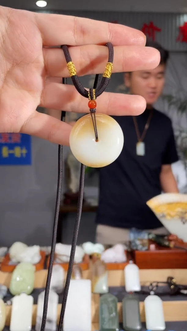 和田玉未镶嵌颈饰1