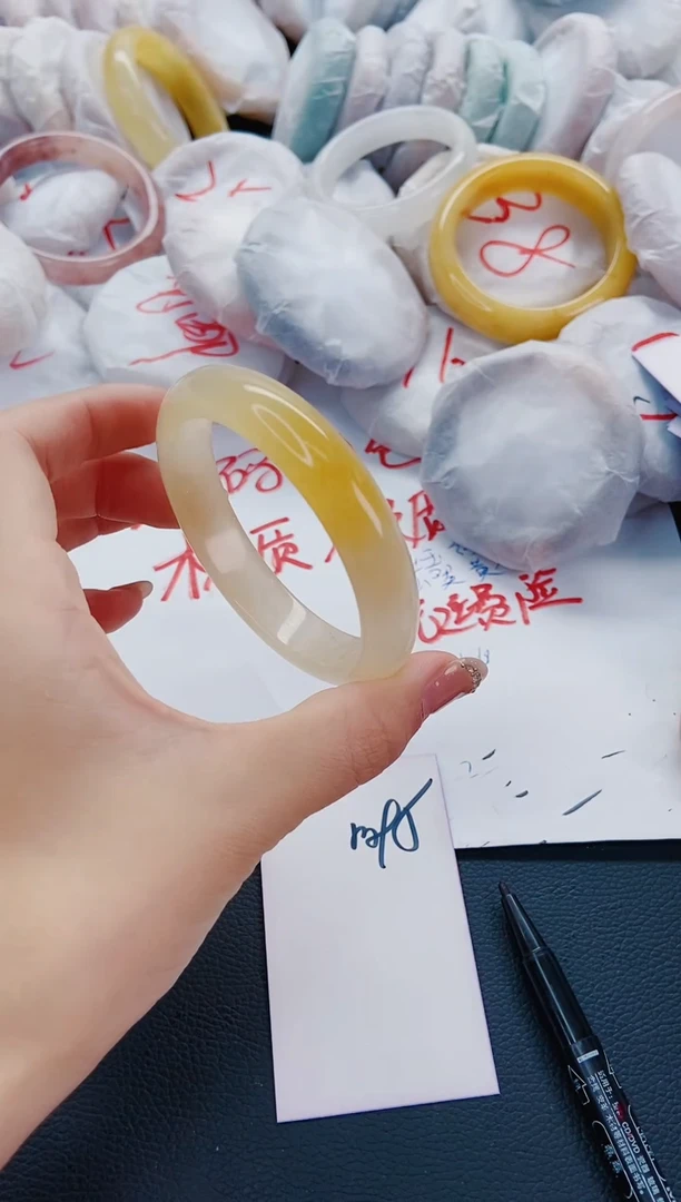 石英质玉手镯未镶嵌M95-59-60