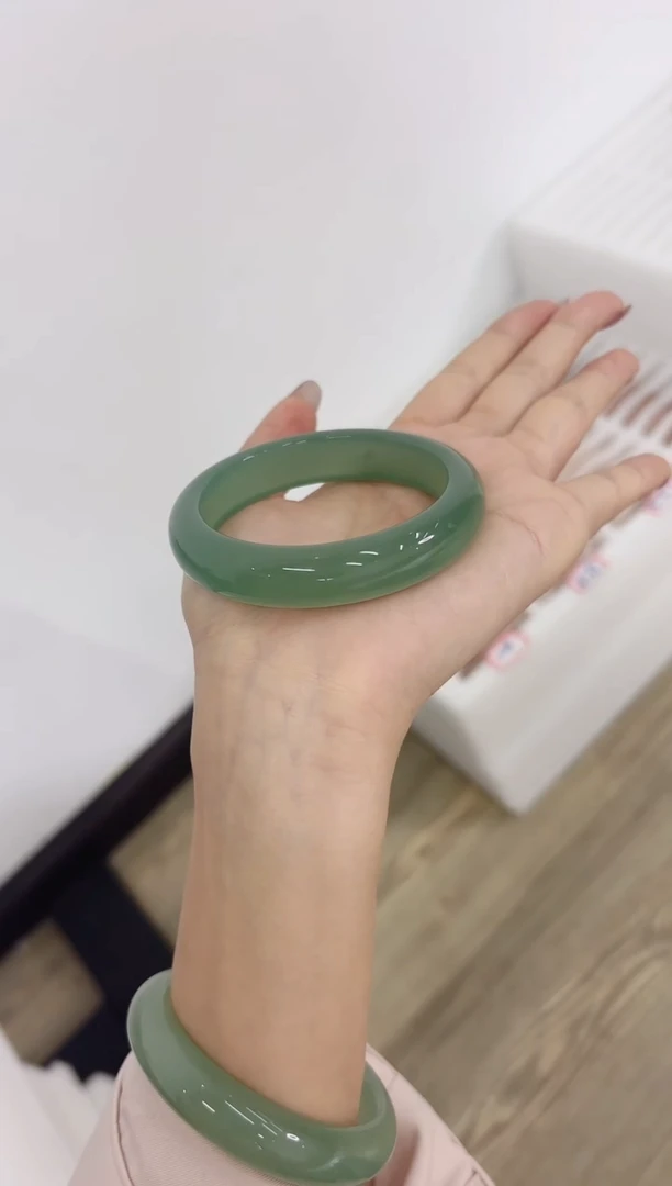 未镶嵌手镯石英质玉66-56D