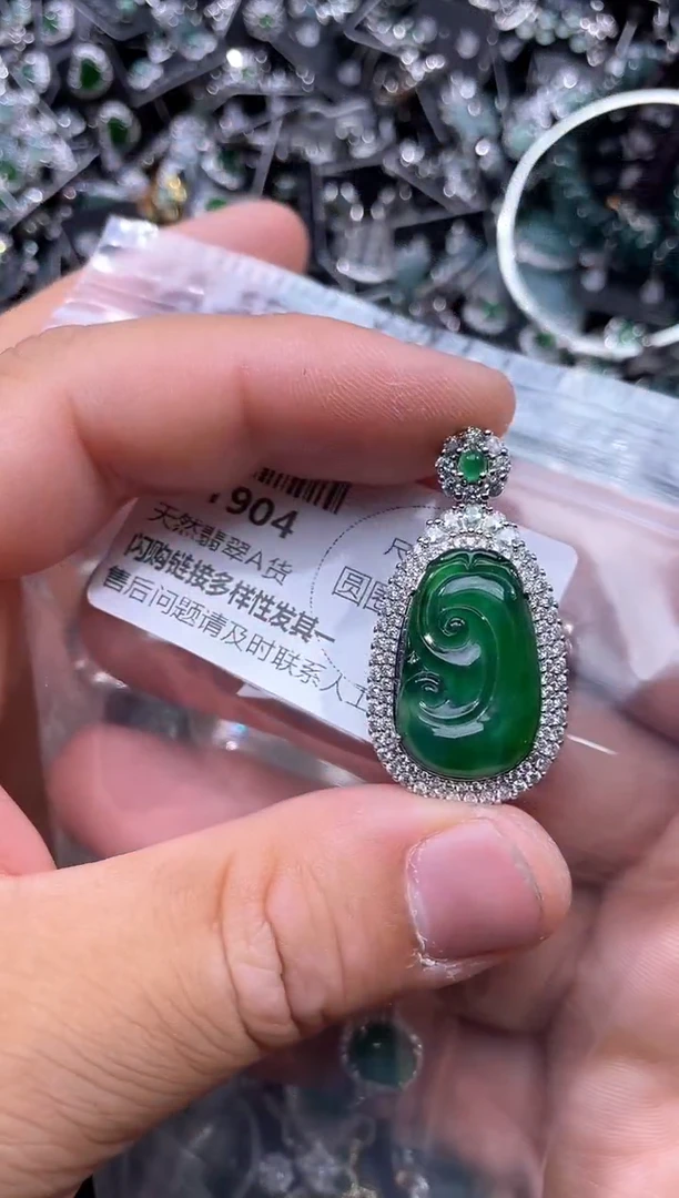 【闪购商品】翡翠颈饰未镶嵌T904有瑕疵