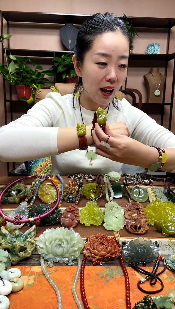 未镶嵌岫玉吊坠多样性发货发其中之一