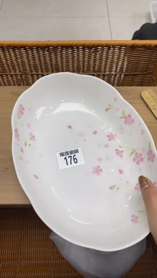 瓷片秋**痕隆莲瓷器欢迎大家