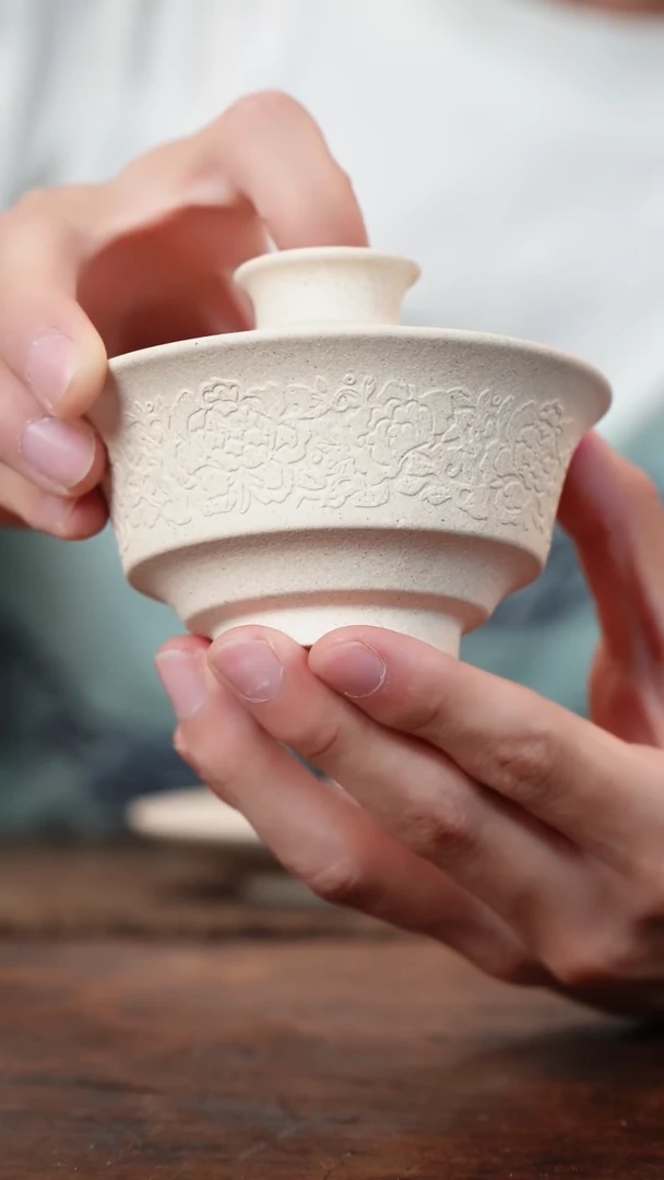 茶杯紫砂见素造器--白玉段三才盖碗（同泥堆绘）