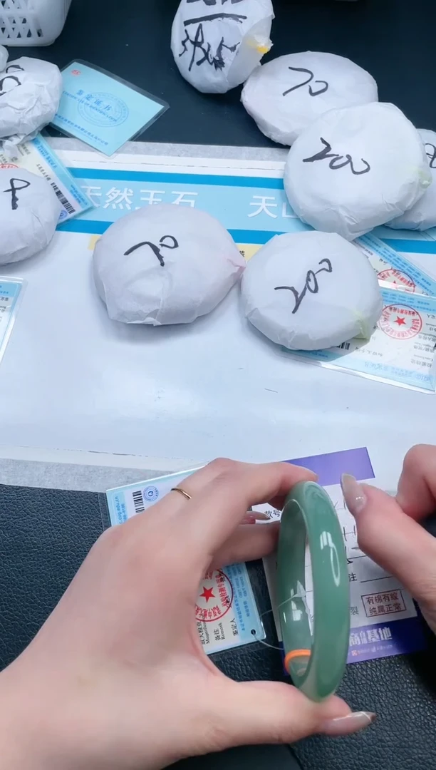【闪购商品】石英质玉手镯未镶嵌16V121-58