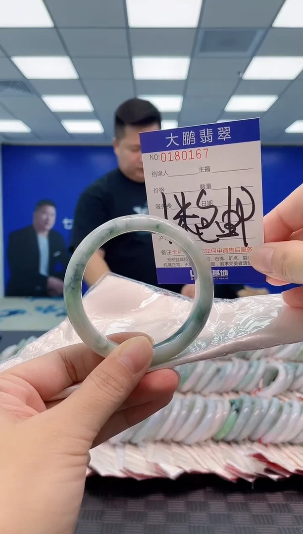 翡翠手镯未镶嵌AAAAAAAA