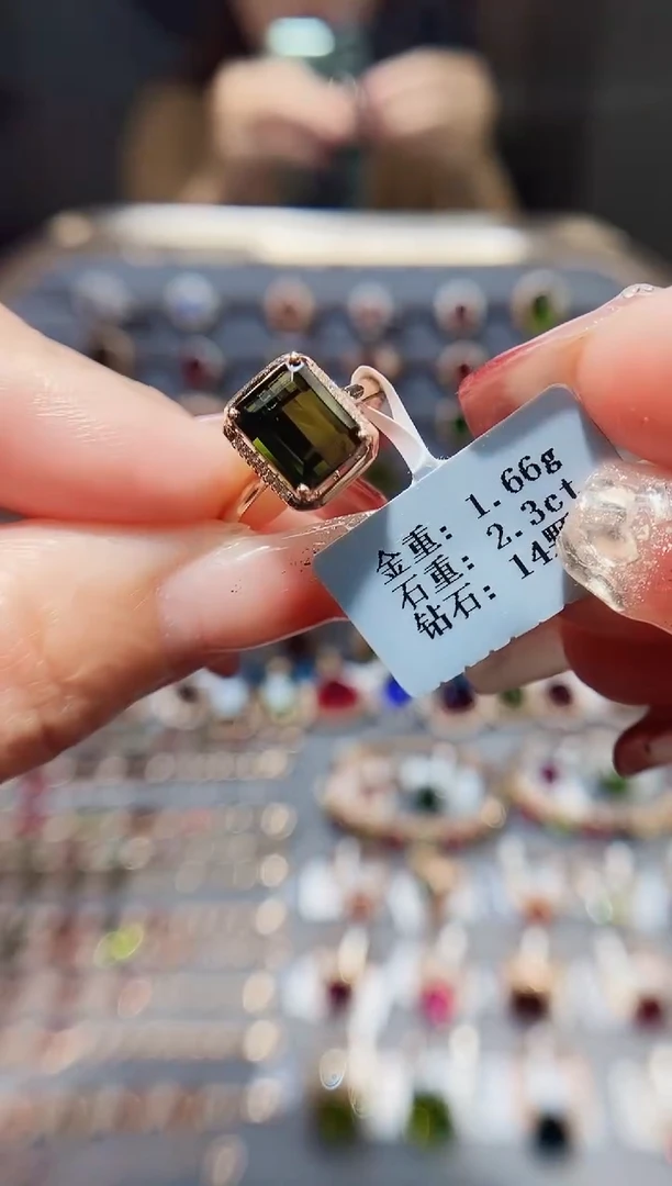 18K金镶嵌戒指碧玺2.3