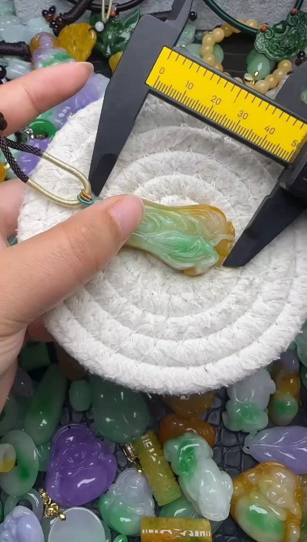 颈饰未镶嵌翡翠缅甸翡翠吊坠