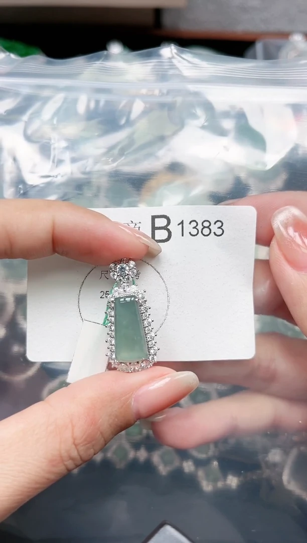 【闪购商品】翡翠颈饰未镶嵌1383赠皮绳