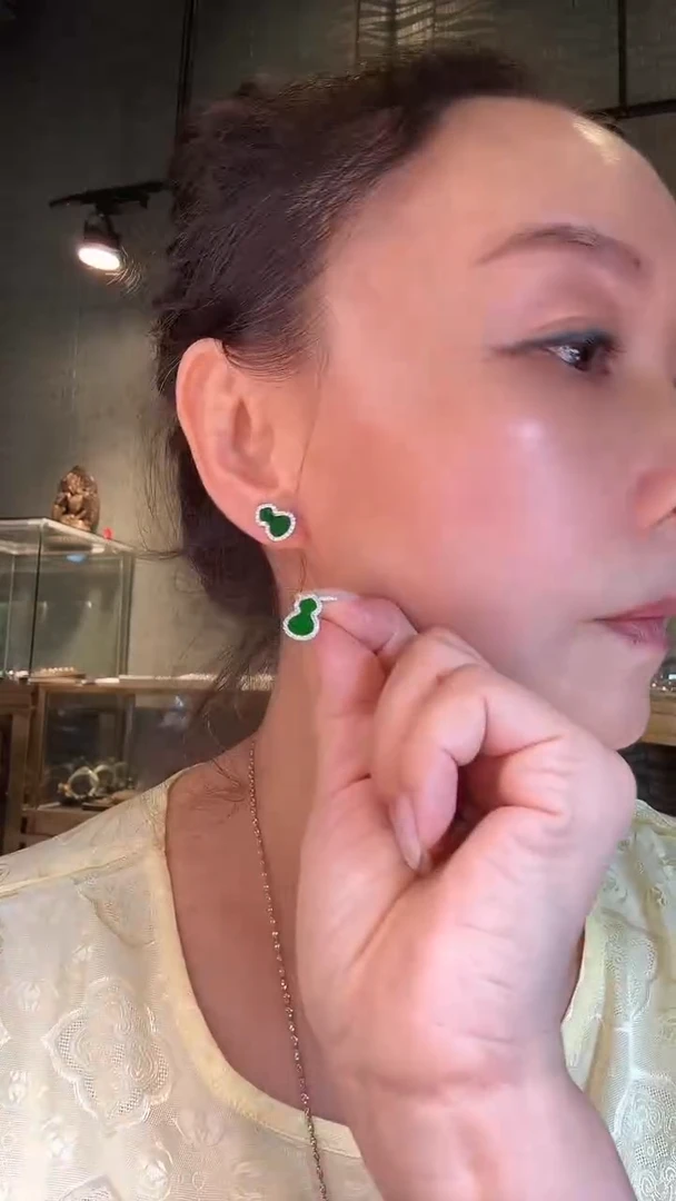 银S925镶嵌翡翠耳饰绿葫芦耳钉