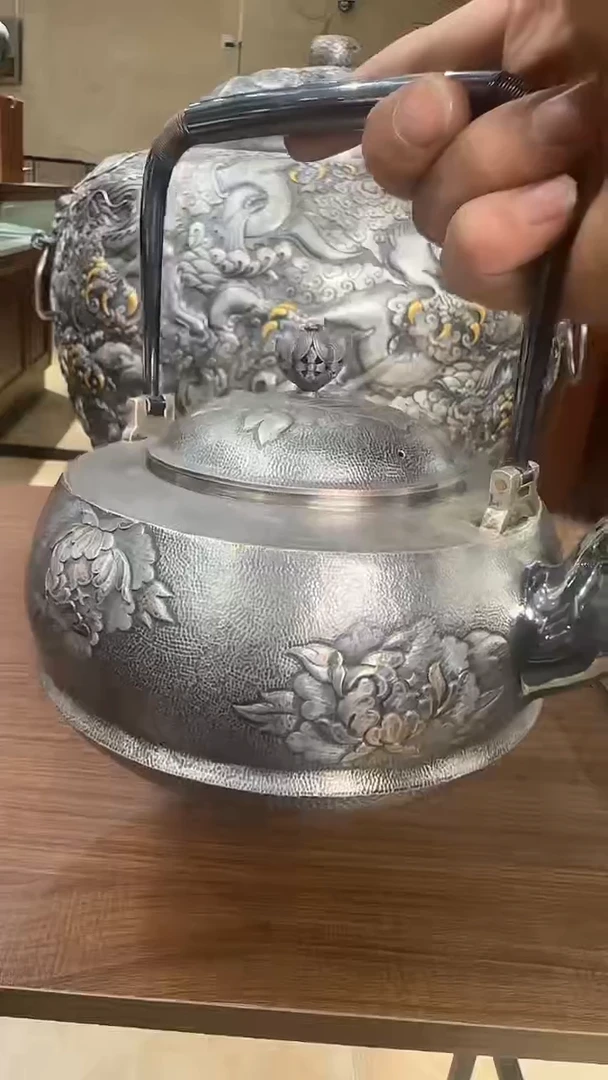 海**家足银精工手工熏色鏨刻提梁牡丹烧水壶