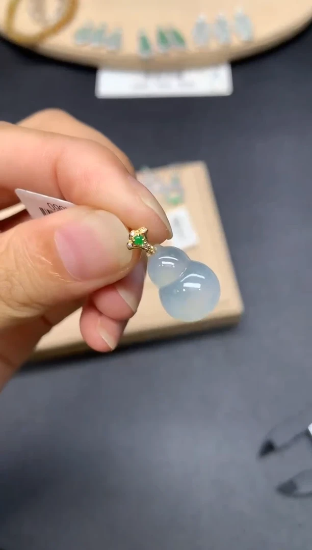 翡翠18K金镶嵌吊坠(不含链)葫芦【无服务费】