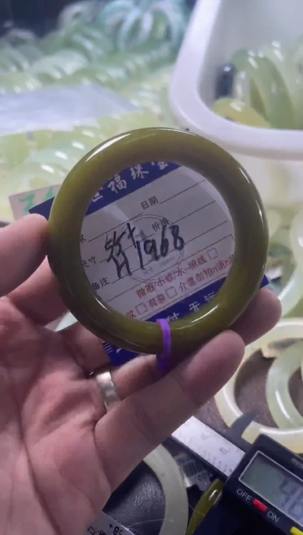 未镶嵌蛇纹石玉手镯13