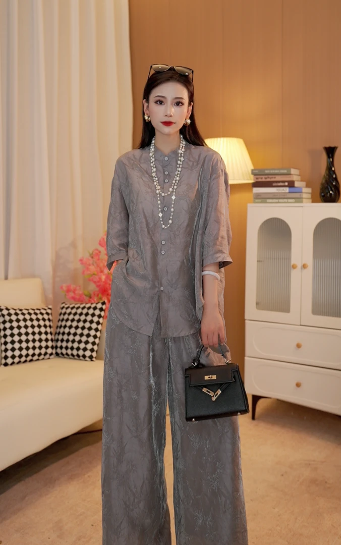 夏季套装2025新款女天 丝刺绣上衣服中年时尚两件套