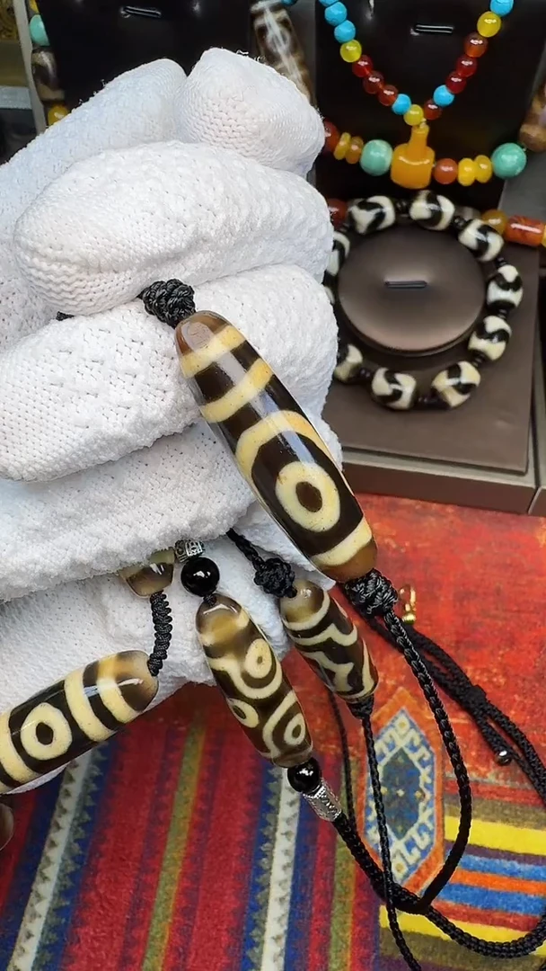 只买单纯的吊坠，没带链子，属的性质。无小*哥2y