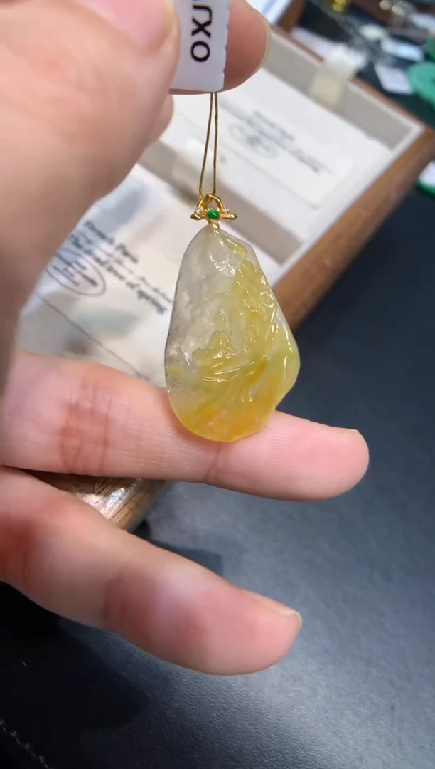 颈饰18K金镶嵌翡翠悟道