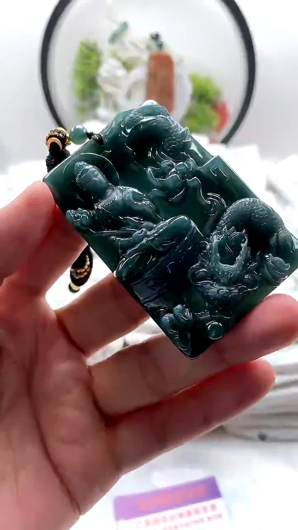 翡翠未镶嵌颈饰大势至