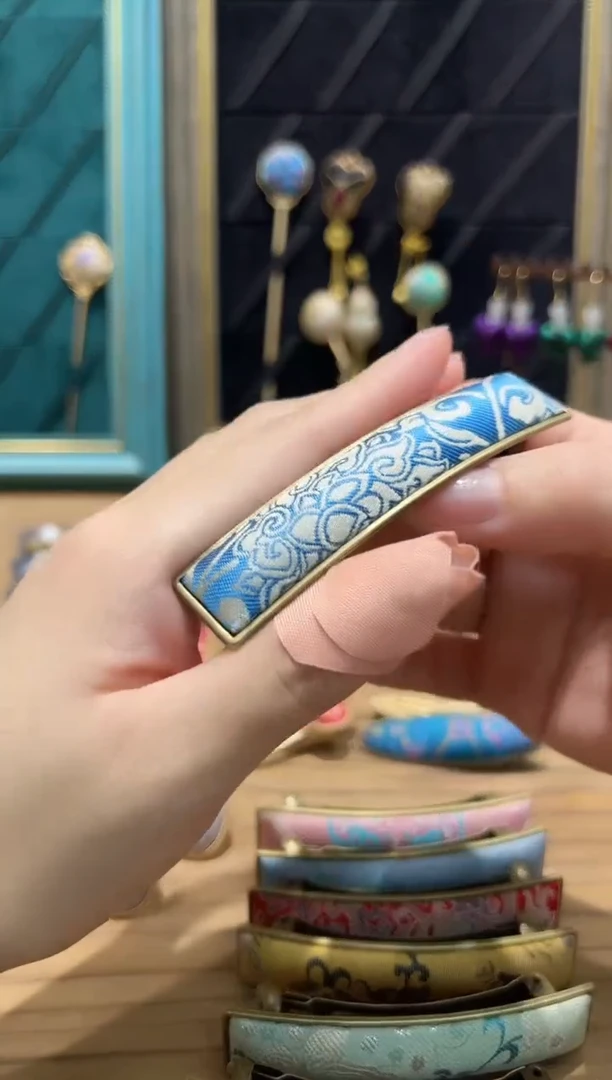 【闪购商品】【一物一拍专车】缠枝莲长方形发夹