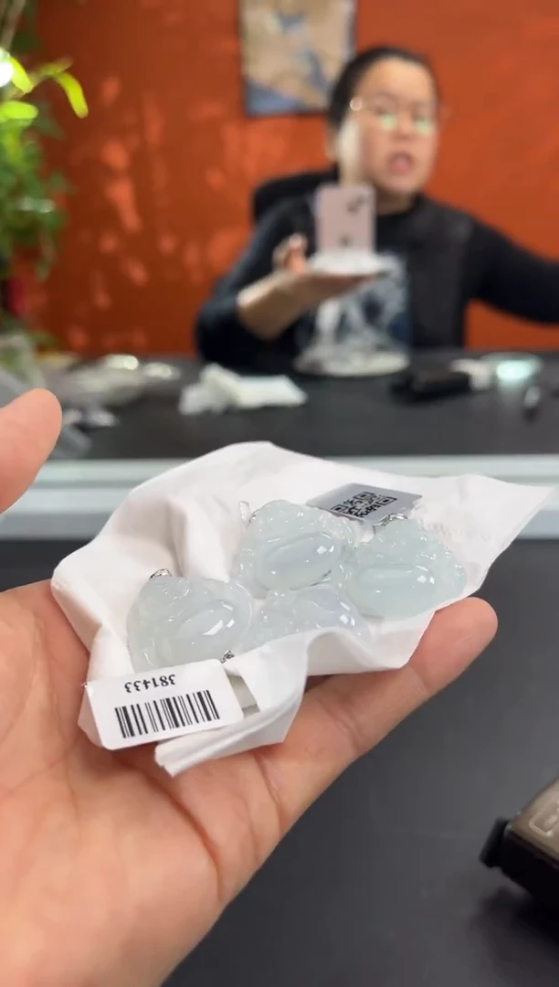未镶嵌挂件翡翠边城刀客/381433/多样性发一/配皮绳发