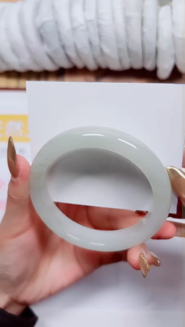 【闪购商品】石英质玉手镯未镶嵌K437-60.8