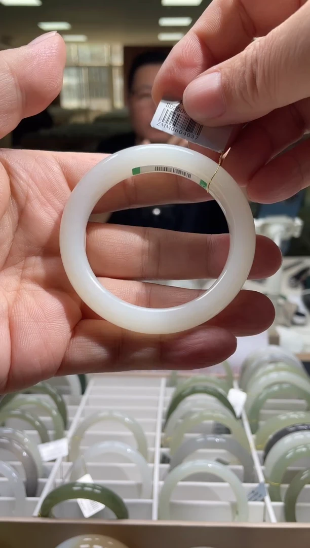 未镶嵌手镯和田玉53-54圈口 4037